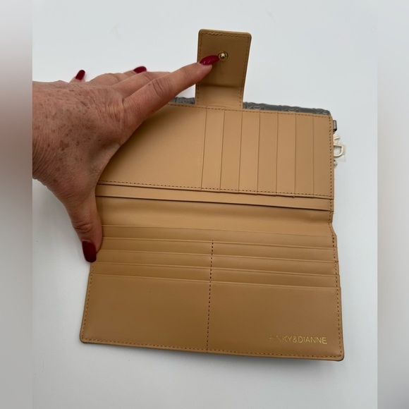 Pinky & Dianne NWOT, Spacious spacious Silver n Tan Long  Wallet with Charm - Picture 3 of 11